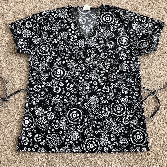 Women’s scrub top black white size Small - Picture 3 of 4
